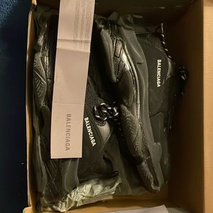 Balenciaga Triple S.
